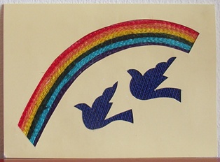Regenboog en twee duiven