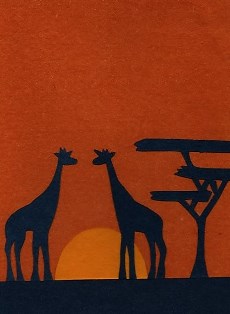 Twee giraffen bij ondergaande zon